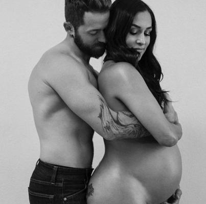 14P Nikki et Brie Bella, séance photo de grossesse nue