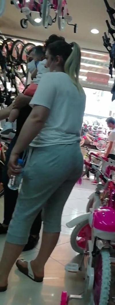 11P big booty mom