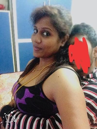 10P Trichy hot girl dharsini private images with husband leaked