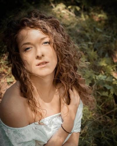 21P Laura Curly Insta Beauty