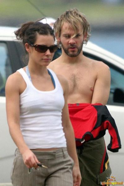 25P Evangeline Lilly bikini-mix