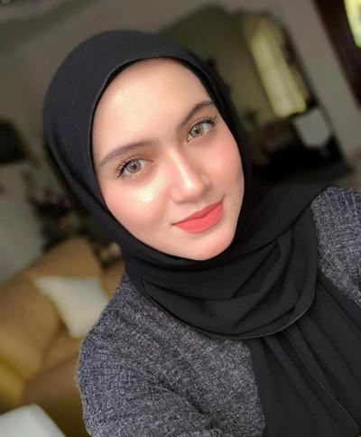 21P Middle Eastern Girls Nude And Non Nude