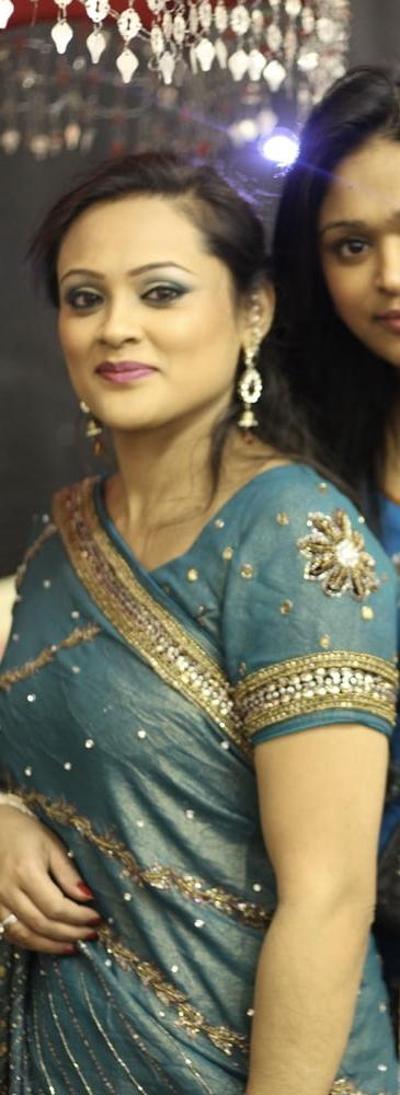 7P Milf paki bengalí británica en sari