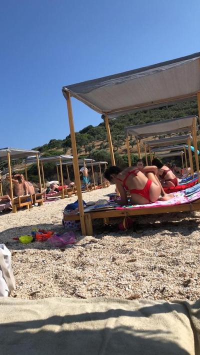 5P Young ass at the beach...