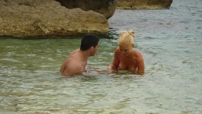 8P Beach Voyeur