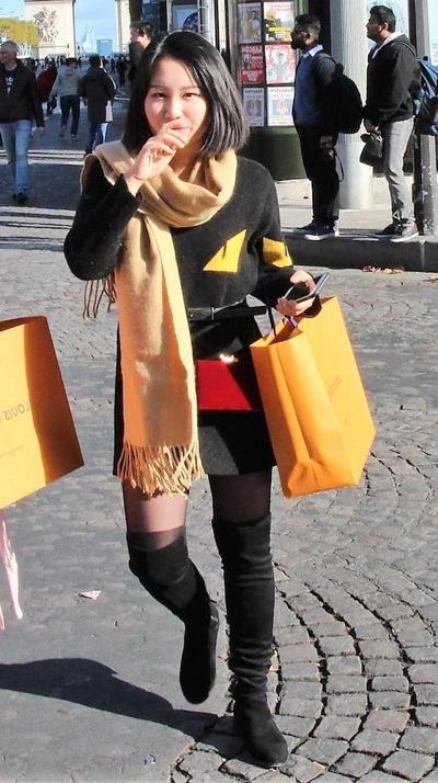 25P Street Pantyhose - Pantyhosed Asians in France