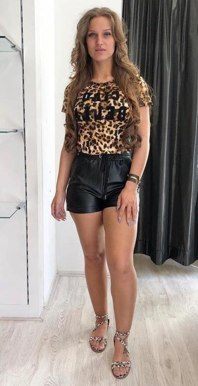 25P Hot Dutch amateur fashionstore owner in Leather and boots