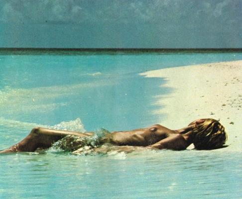 25P Swingers at the Beach #105