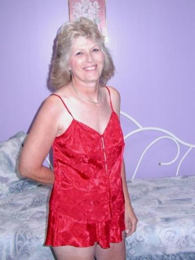 25P Naked mature amateur wife