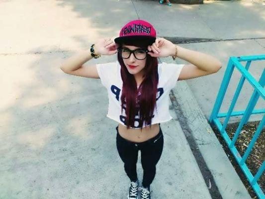 24P Daniela Zavala linda novinha punk