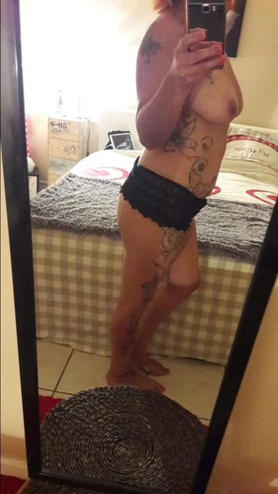 21P Big boobs elle montre tout salope