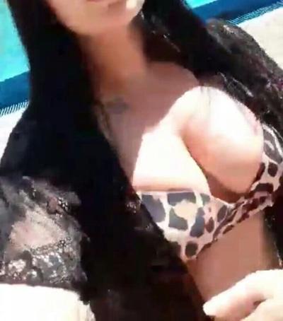 23P Busto y culo sexy en vivo facebook rumano