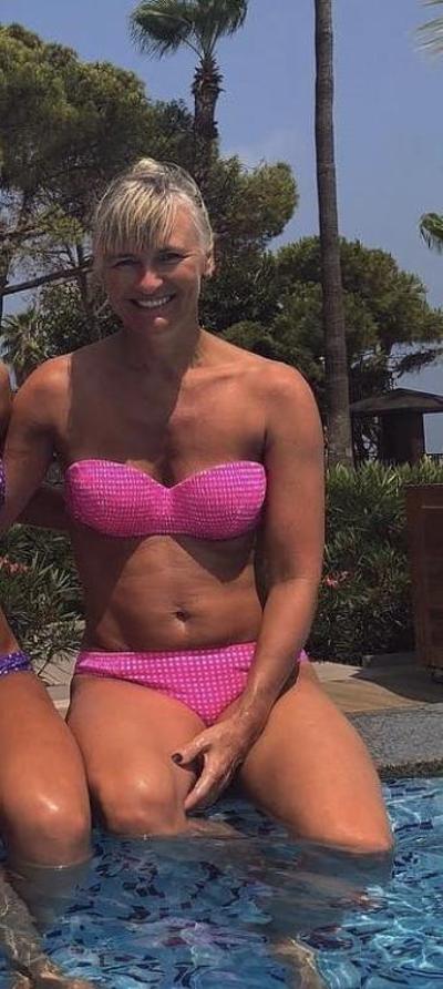 25P British UK Matures in Bikinis 22