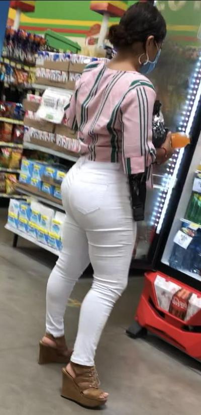 25P BIG ASS IN WHITE JEANS