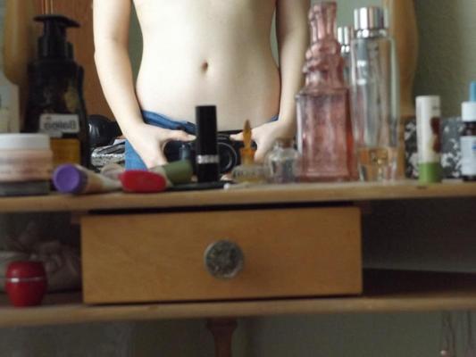 21P Nora the slut is showing herself