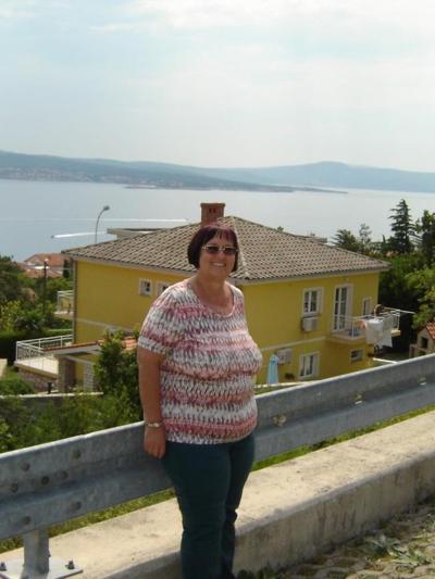 20P BBW - Mature - Clothed 6