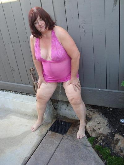 25P mature tasty and smelly pissers