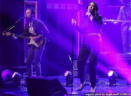 8P Mandy Moore - Tonight Show with Jimmy Fallon (12 March 2020)