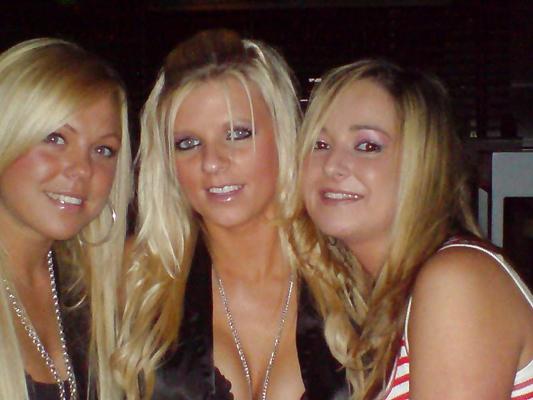 25P Hot lesbian couple