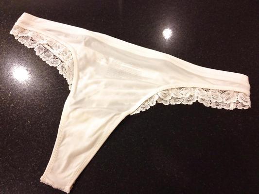 7P Calvin Klein white lace thong