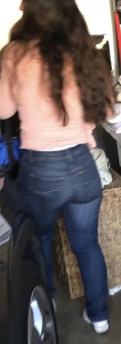 7P Thick butt tight jeans Latina wife