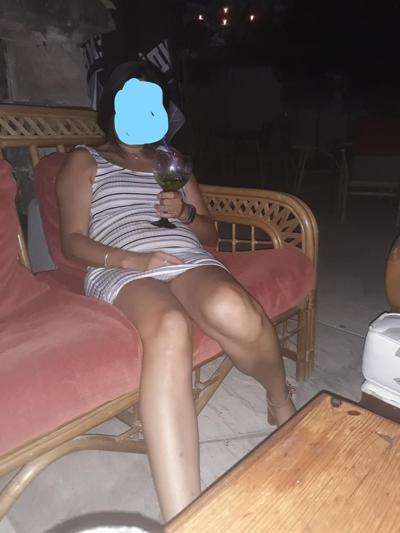 13P wife exposing bald cunt in bar and car