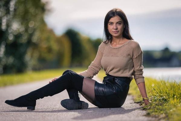 25P women in boots - mix4