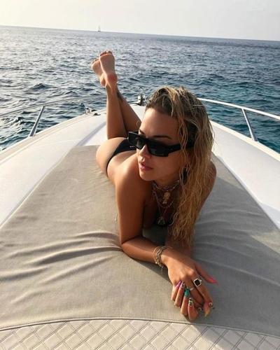 22P Rita Ora's feet mmmmmm