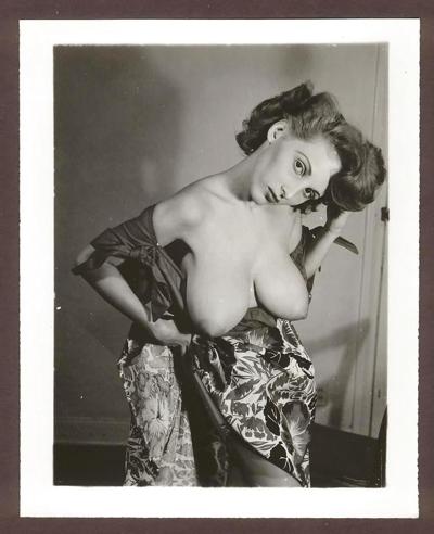 25P Big Tit Retro-Vintage B&amp;W 2
