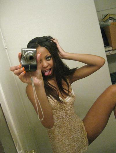 25P Teen ebony girl plays on photo