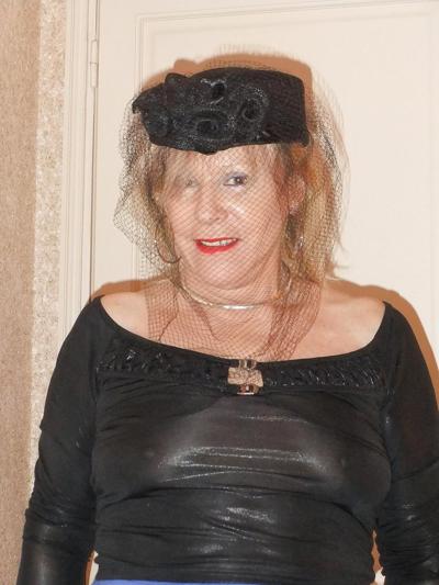 19P Love women in hat...