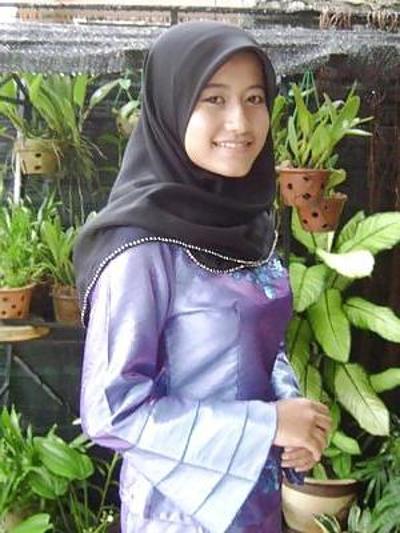 25P Hijab Asian Indo Girls II