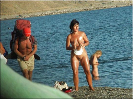 25P Mature Beach Nudists