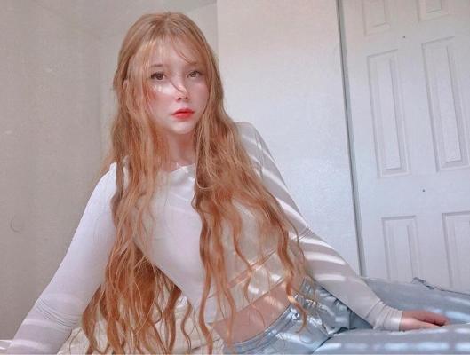 25P white teen with innocent face and a very hot body 3+surprise