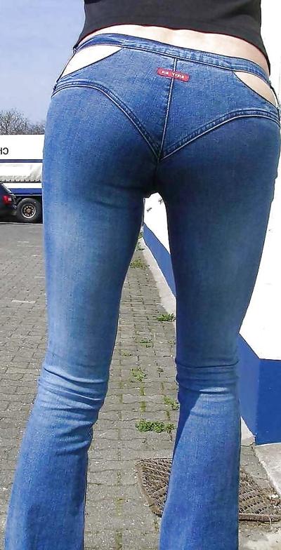 25P Queens in jeans LI