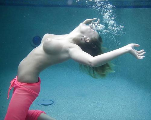 14P Underwater sexy