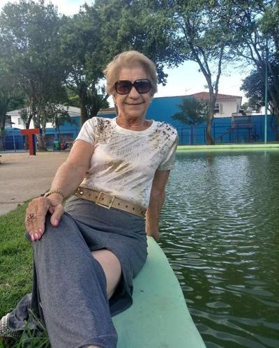 24P Sexy Gilf mit 77
