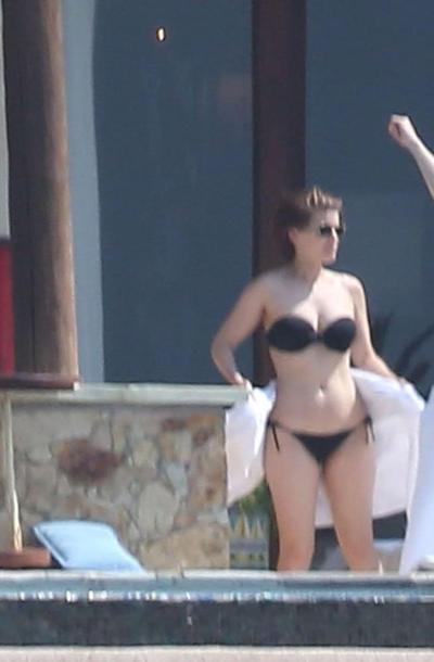 25P Kate Mara's Navel and tummy (perfect body)