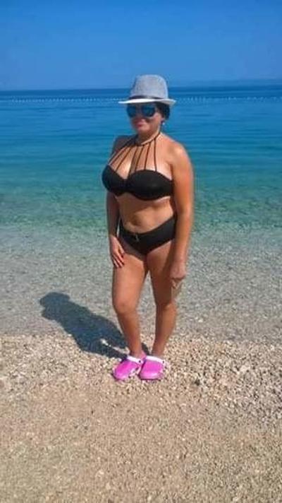 8P Sexy milf slut