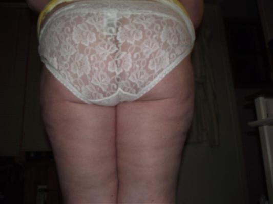 25P 3. Mike shares his wife pics