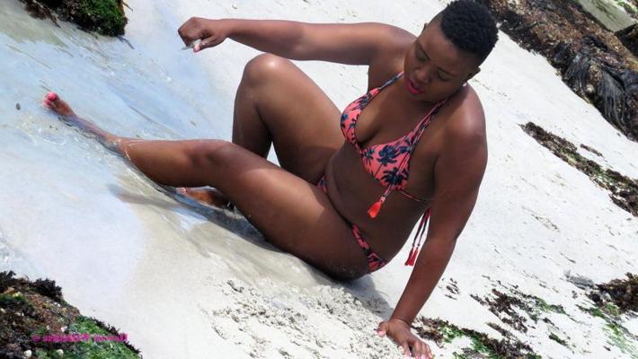 25P South Africa - Girls Posing 05