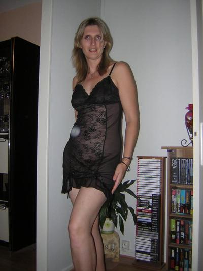 20P French amateur in sexy pose 2