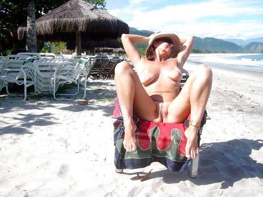22P Amateur Naturist Mature - by Barthi