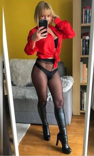 25P Milfs &amp; Gilfs wearing boots no.71