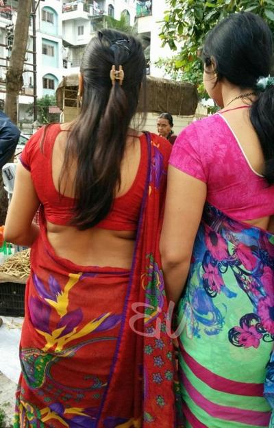 9P Echtes Desi Bhabhi heißes Saree-Voyeur-Bild im Marktgebiet