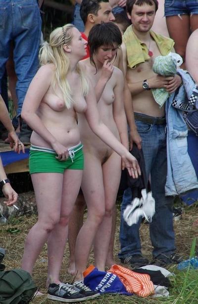 15P 744 - amateur wives - outdoors public flashing nature