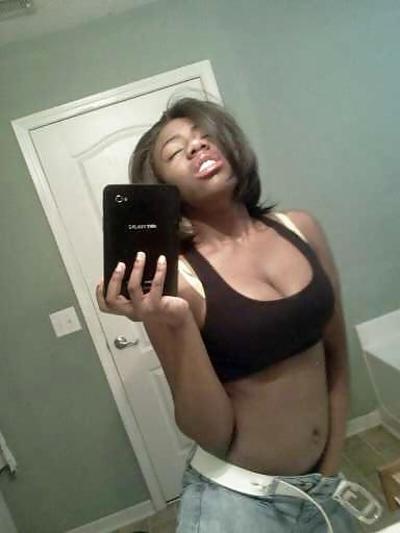 22P Busty Black tease From SmutDates.com