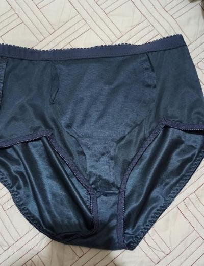 11P My friend's mom panties