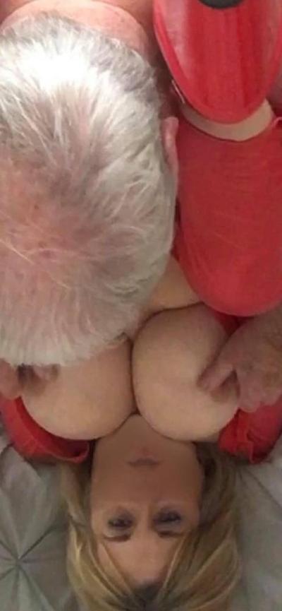 25P LINDA em um macacão vermelho de 6 polegadas cura