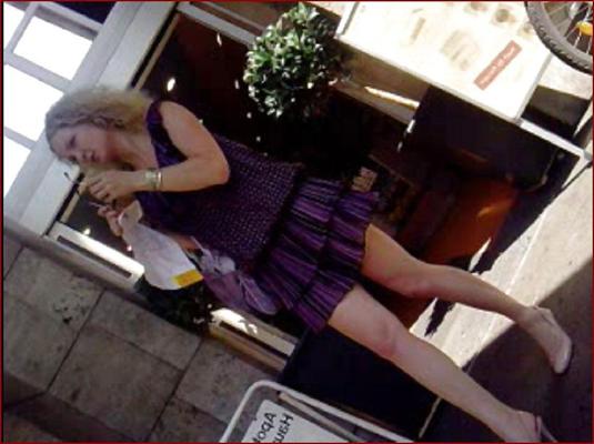25P Minijupe bombasse upskirt